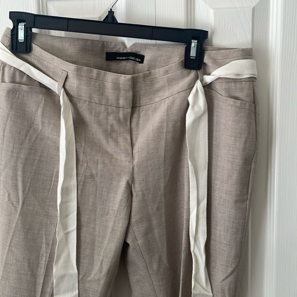 Amanda & Chelsea Beige Pants. Size 6